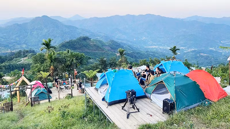 Cảnh quan hùng vĩ thu hút lượng lớn du khách tham quan.