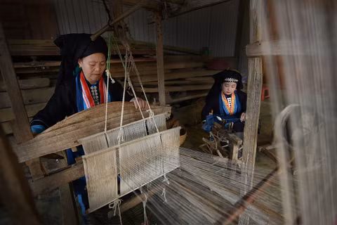 Khai thác nghề thủ công truyền thống thành sản phẩm du lịch hấp dẫn.