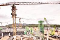 Trong kỳ nghỉ Tết Nguyên đán, các nhà thầu dự án mở rộng Cảng Hàng không quốc tế Phú Quốc huy động khoảng 1.600 nhân sự thi công xuyên Tết nỗ lực chưa có tiền lệ với công trình trên đảo.