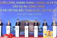 Thủ tướng Chính phủ Phạm Minh Chính và các đồng chí lãnh đạo thực hiện nghi thức khởi công, khánh thành, thông xe kỹ thuật 234 công trình, dự án. (Ảnh: TRẦN HẢI)