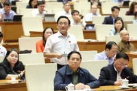 Đại biểu Trần Quốc Tuấn (Đoàn Vĩnh Long) phát biểu tại hội trường. (Ảnh: DUY LINH)