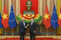 Chủ tịch nước Lương Cường hội đàm với Chủ tịch Hội đồng châu Âu Antonio Costa. (Ảnh: THỦY NGUYÊN)