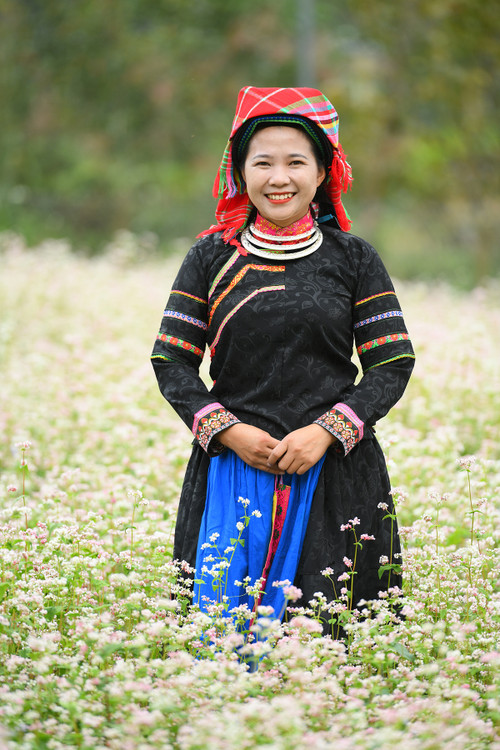 Phụ nữ Pu Péo trong trang phục truyền thống. (Ảnh: THÀNH ĐẠT)