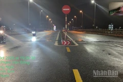 Vào lúc 19 giờ 30 tối 29/10, do nước rút nên Khu Quản lý đường bộ đã thông xe Cầu Châu Ổ sau gần nửa cấm cầu do mực nước dâng cao đe dọa an toàn giao thông.