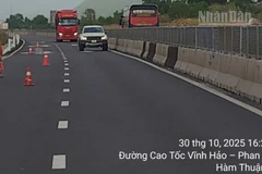 Cao tốc Vĩnh Hảo-Phan Thiết đã thông xe 2 chiều từ 16 giờ chiều 30/10.