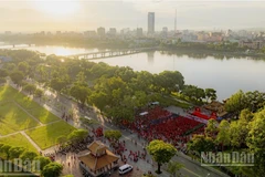 [Ảnh] Cùng Việt Nam tiến bước, người dân Huế tham gia đông hơn dự kiến 