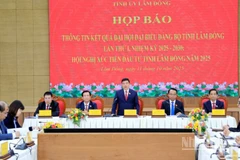 Lãnh đạo tỉnh Lâm Đồng chủ trì họp báo.