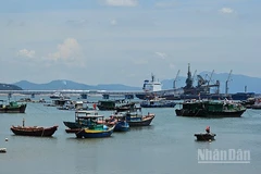 Tàu thuyền trên vùng biển Nghi Sơn, tỉnh Thanh Hóa.