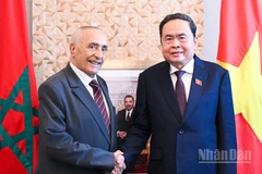 Chủ tịch Quốc hội Trần Thanh Mẫn tiếp Chủ tịch Hội hữu nghị Morocco-Việt Nam Mustapha El Ktiri. (ẢNH: VĂN CHÚC)