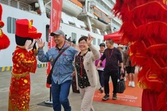 Du khách Trung Quốc du lịch tại Việt Nam. (ẢNH: Báo Nhân Dân)