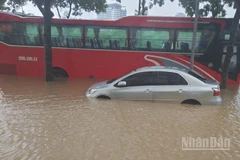Do ảnh hưởng của cơn bão số 5, Hà Nội mưa lớn từ đêm qua tới sáng 26/8, gây ra ngập úng cục bộ nhiều nơi trên địa bàn Thủ đô.