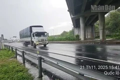 Từ 14h chiều nay các xe đã có thể lưu thông 2 chiều qua hầm đèo Cả.