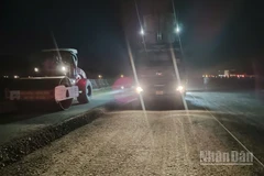 Thi công xuyên đêm trên công trường xây dựng cao tốc bắc-nam phía đông đoạn qua Đà Nẵng.
