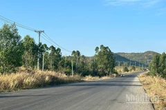 Một đoạn tuyến Quốc lộ 28B sau khi hoàn thành thảm bê tông nhựa, sẵn sàng đưa vào khai thác.