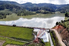 Vị trí xảy ra sạt trượt sát cống xả hồ thủy lợi Cay An hiện đã được lực lượng chức năng xử lý bước đầu.