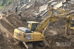 Công tác khắc phục hậu quả bão số 15 và mưa lũ tại miền trung và Tây Nguyên đang được tiếp tục khắc phục.