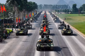 Lần đầu tiên, dàn khí tài, vũ khí tổng hợp luyện cùng các khối diễu binh, diễu hành sáng nay tại Trung tâm Huấn luyện quân sự quốc gia 4.