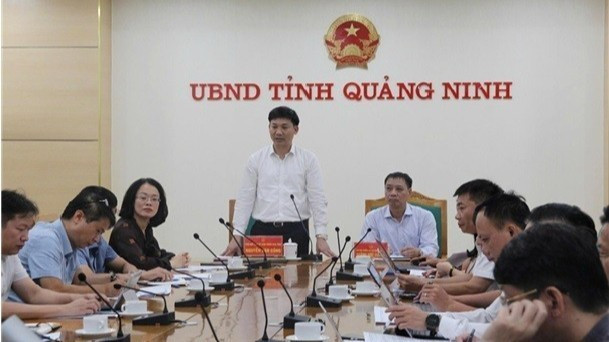 Ông Nguyễn Văn Công, Phó Chủ tịch Ủy ban nhân dân tỉnh Quảng Ninh phát biểu tại cuộc họp với Cục Khí tượng Thủy văn.