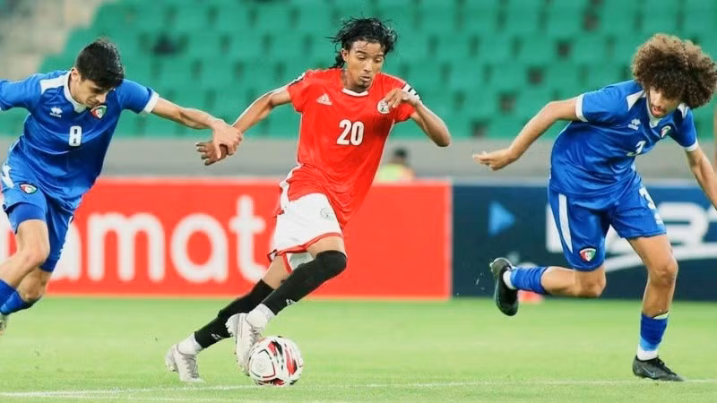 Tiền đạo Hamza Mahrous (áo đỏ) được đánh giá rất cao trong đội hình của U23 Yemen. 
