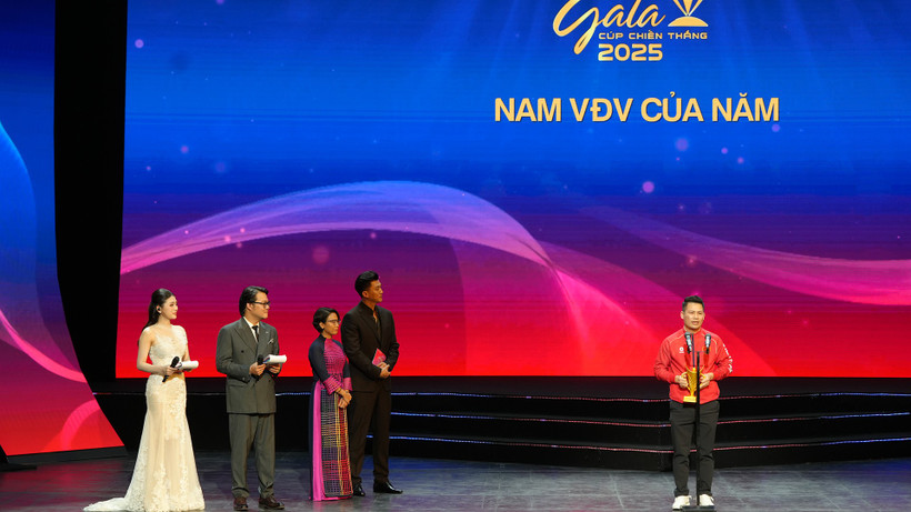 Xạ thủ Hà Minh Thành nhận danh hiệu "Nam vận động viên của năm".