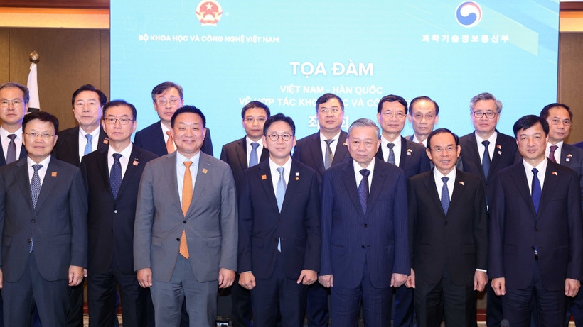 Tổng Bí thư Tô Lâm và các đại biểu dự Tọa đàm về hợp tác khoa học công nghệ Việt Nam-Hàn Quốc. (Ảnh: Thống Nhất/TTXVN)