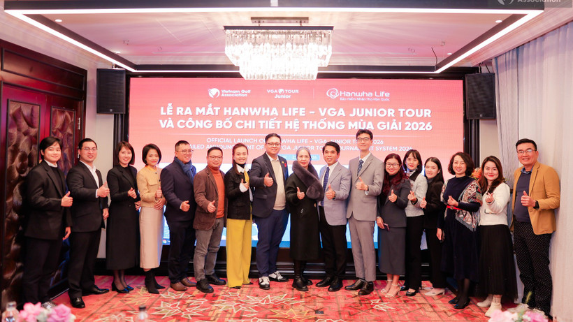 Các đại biểu tham dự sự kiện chụp hình lưu niệm. (Ảnh: VGA)