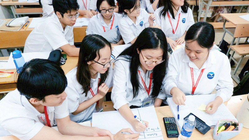 Học sinh Trường trung học phổ thông chuyên Ngoại ngữ trong giờ học (Ảnh: Trường chuyên Ngoại ngữ)