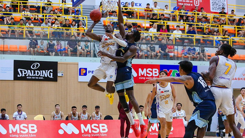 Nha Trang Dolphins vất vả vượt qua V Islanders. (Ảnh: VBA)