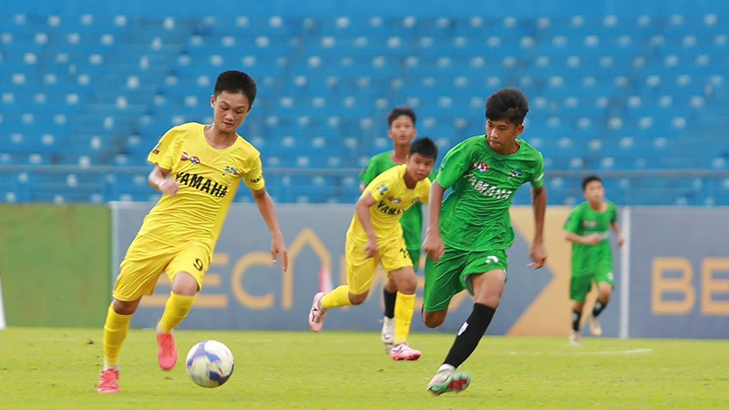 U13 Nam Định (áo xanh) giành chiến thắng trước U13 Sông Lam Nghệ An để lên ngôi vô địch.