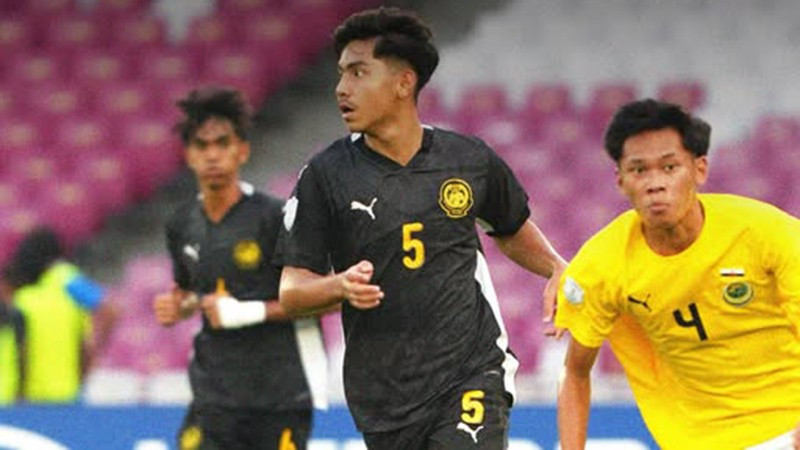 Các cầu thủ U23 Malaysia (áo đen) có thế trận áp đảo trước U23 Brunei. (Ảnh: FAM)