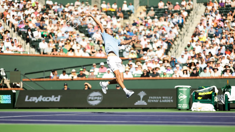 Daniil Medvedev xuất sắc vượt qua tay vợt số 1 thế giới Carlos Alcaraz để tiến vào chung kết. (Ảnh: BNP Paribas Open)