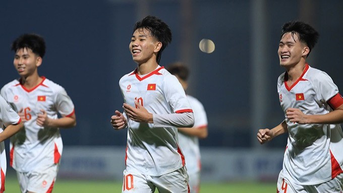 U17 Việt Nam giành chiến thắng áp đảo trước U17 Singapore. (Ảnh: Đức Cường/VFF)