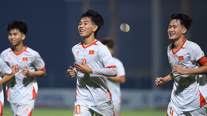 U17 Việt Nam giành chiến thắng áp đảo trước U17 Singapore. (Ảnh: Đức Cường/VFF)