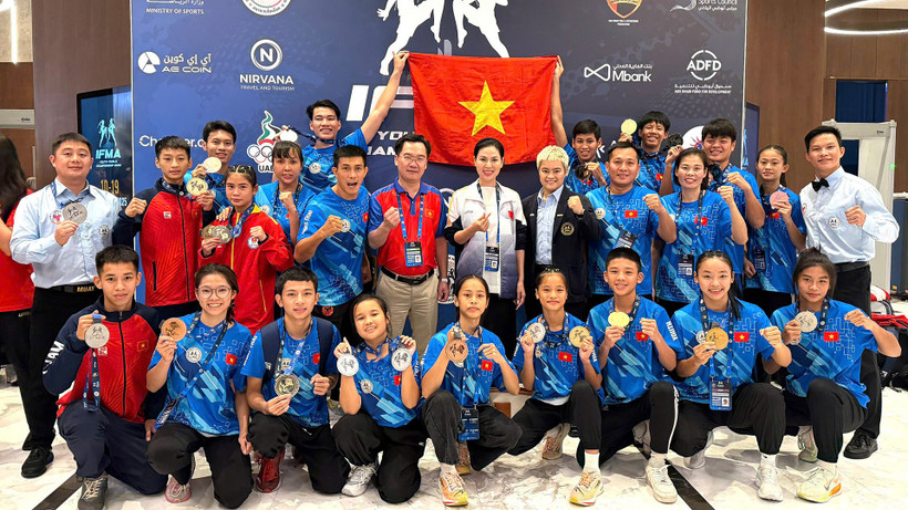 Các thành viên đội tuyển Muay Việt Nam cùng những tấm huy chương quý giá. (Ảnh: Đội tuyển Muay Việt Nam)