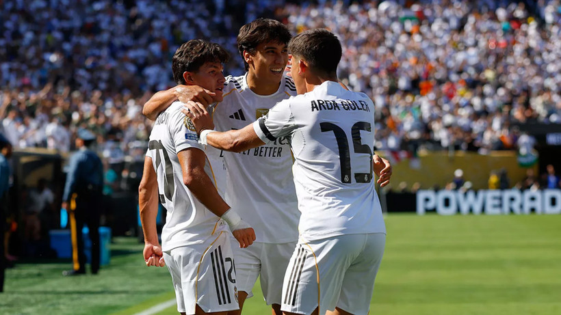 Các cầu thủ Real Madrid ăn mừng chiến thắng sát sao. (Ảnh: Real Madrid CF)