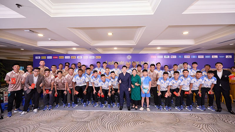 Các thành viên câu lạc bộ Hà Nội tại Lễ xuất quân mùa giải V-League 2025/26.