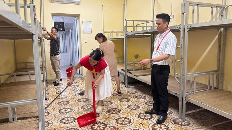 Công tác chuẩn bị nơi ở miễn phí tại ký túc xá. 