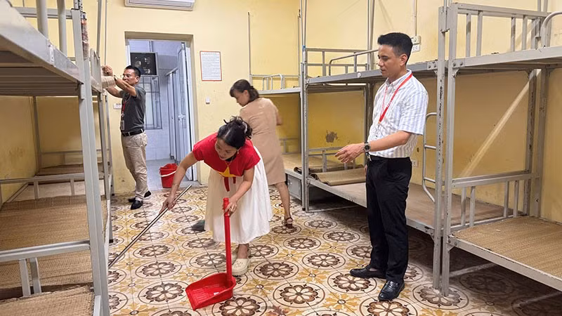 Công tác chuẩn bị nơi ở miễn phí tại ký túc xá. 
