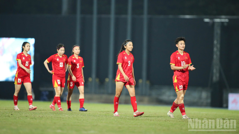 Đội tuyển nữ khép lại hành trình SEA Games 33 với Huy chương Bạc. (Ảnh: HOÀNG MINH)