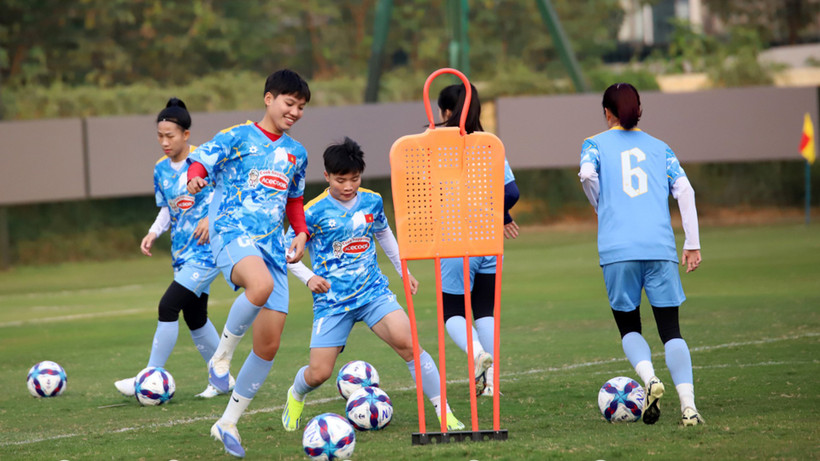 Các nữ tuyển thủ hứng khởi trong buổi tập. (Ảnh: VFF)