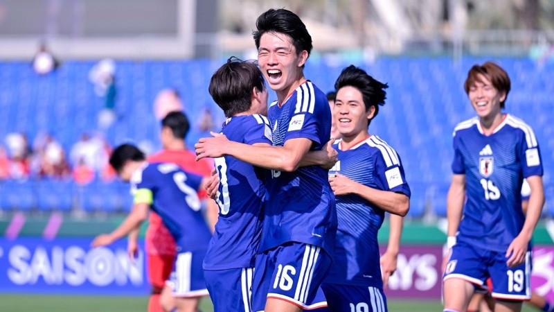 Các đồng đội ăn mừng cùng Kaito Koizumi - người ghi bàn thắng duy nhất của trận đấu. (Ảnh: AFC)