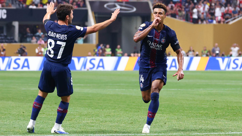 Desire Doue (phải) ăn mừng bàn thắng mở tỷ số. (Ảnh: PSG)
