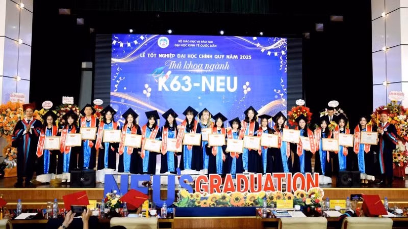 Lễ tốt nghiệp đại học chính quy năm 2025 của Đại học Kinh tế quốc dân