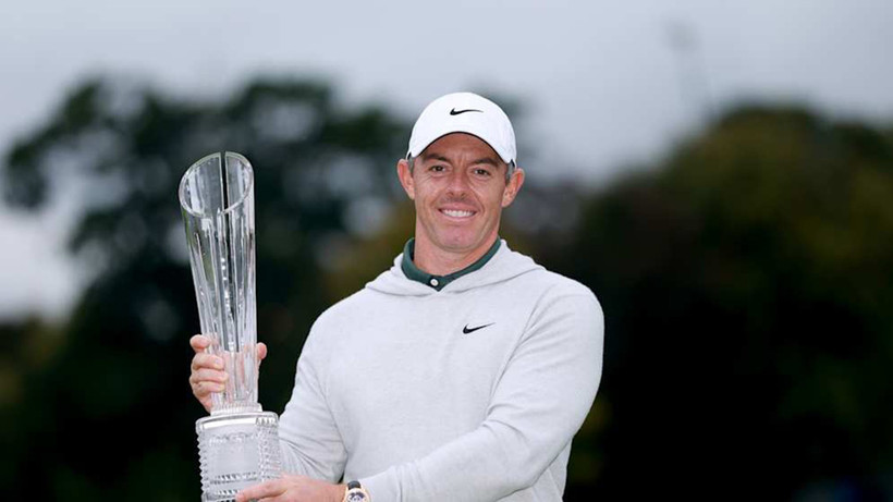 Rory McIlroy cùng chiếc Cup vô địch Giải golf Ireland Mở rộng (Amgen Irish Open) 2025. (Ảnh: DP World Tour)