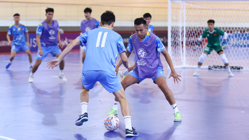 Các tuyển thủ futsal Việt Nam tập trung luyện tập trước thềm giải đấu. (Ảnh: VFF)