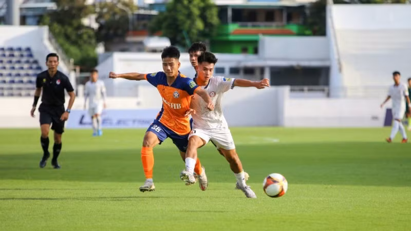 U17 Thành phố Hồ Chí Minh (áo trắng) giành 3 điểm trọn vẹn trước U17 SHB Đà Nẵng. (Ảnh: VFF)