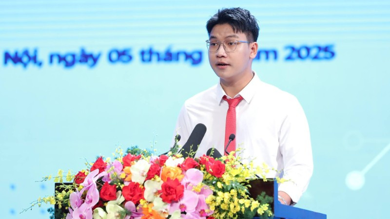 Kiều Tuấn Định, sinh viên ngành Hệ thống nhúng và IoT, Đại học Bách Khoa Hà Nội, đại diện học sinh, sinh viên, người học cả nước phát biểu tại lễ khai giảng năm học mới 2025-2026.