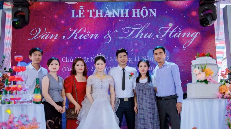 Vợ chồng Đại úy Nguyễn Văn Kiên trong ngày hạnh phúc. 