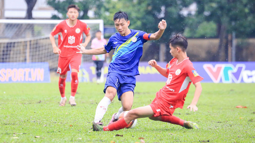U17 PVF-Công an nhân dân (áo đỏ) giành vé vào tứ kết Giải bóng đá vô địch U17 quốc gia 2025. (Ảnh: VFF)