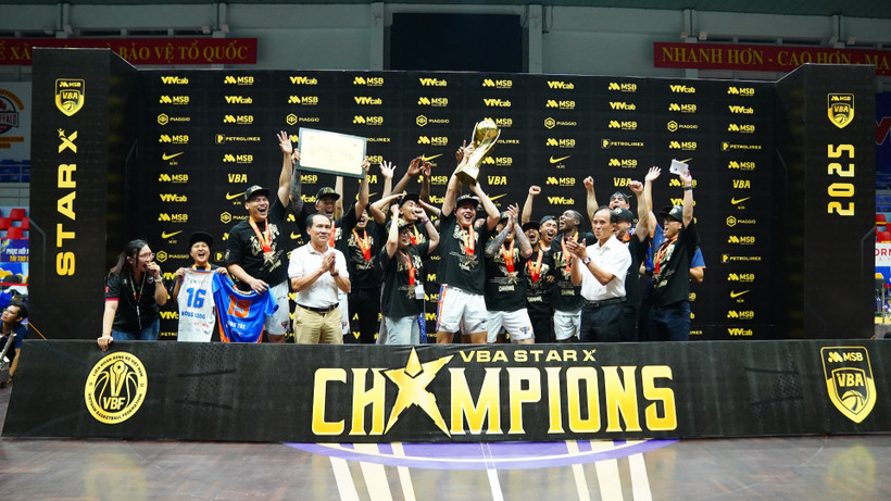 Hanoi Buffaloes giành ngôi vô địch đầu tiên sau 10 năm tranh tài tại VBA. (Ảnh: VBA)